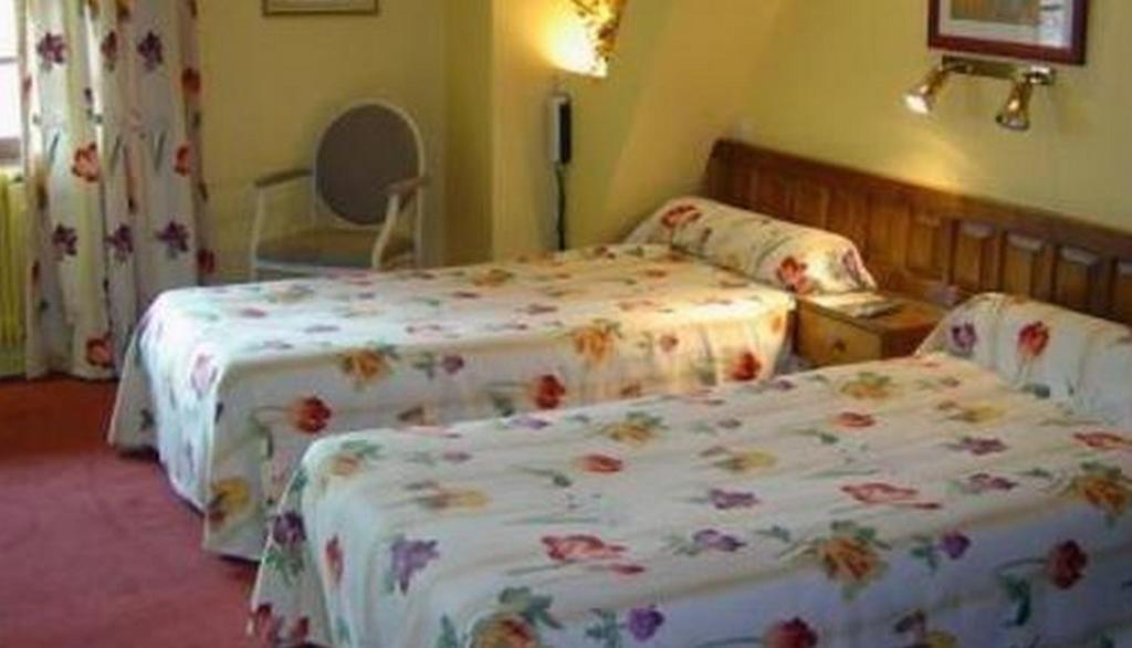 Le Ratelier Hotel Montaigut-sur-Save Стая снимка